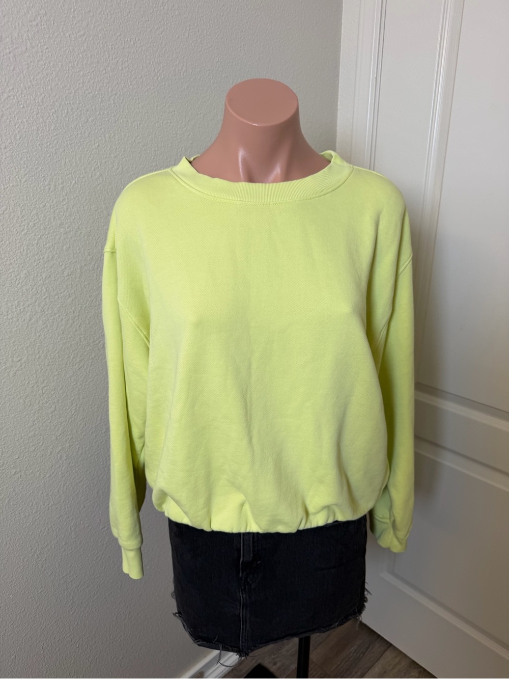 Universal Thread Neon Yellow Crewneck Sweatshirt